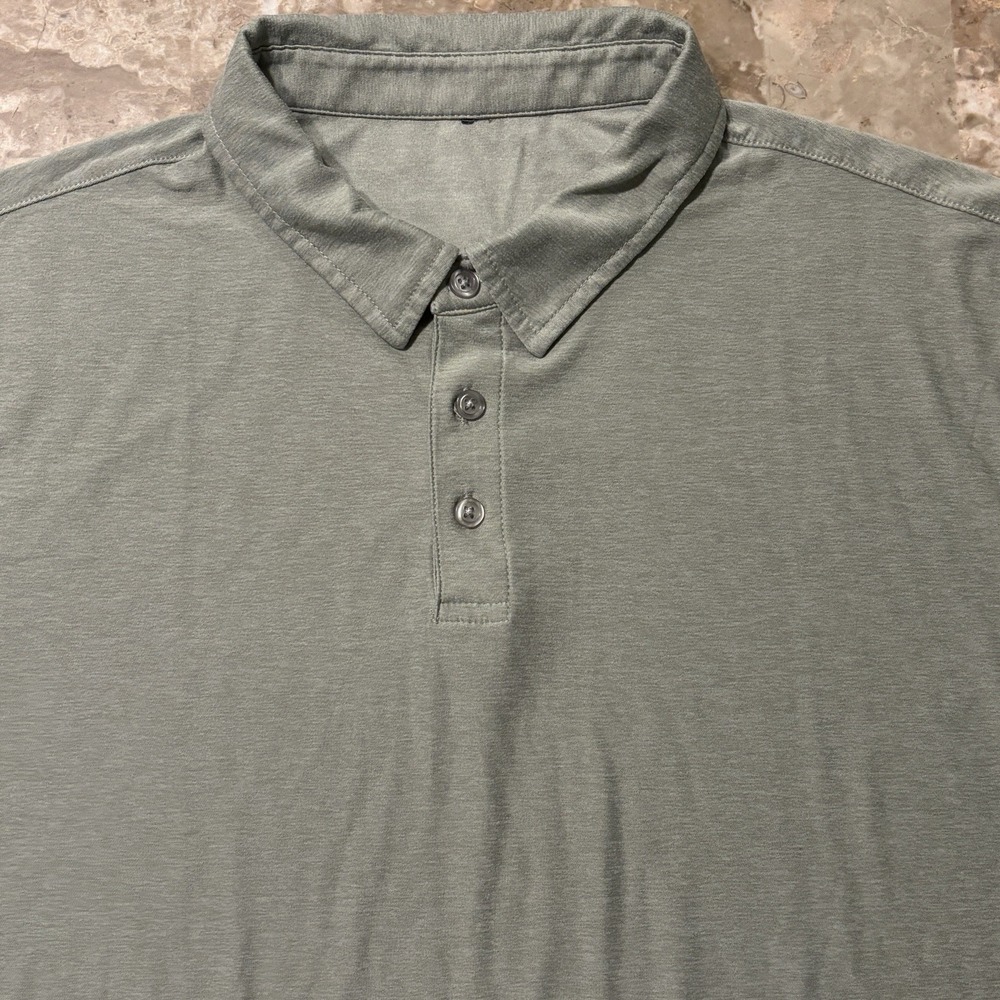 Vuori Shirt Mens Medium Green Strato Tech Polo Stretch Lightweight Yoga Gym